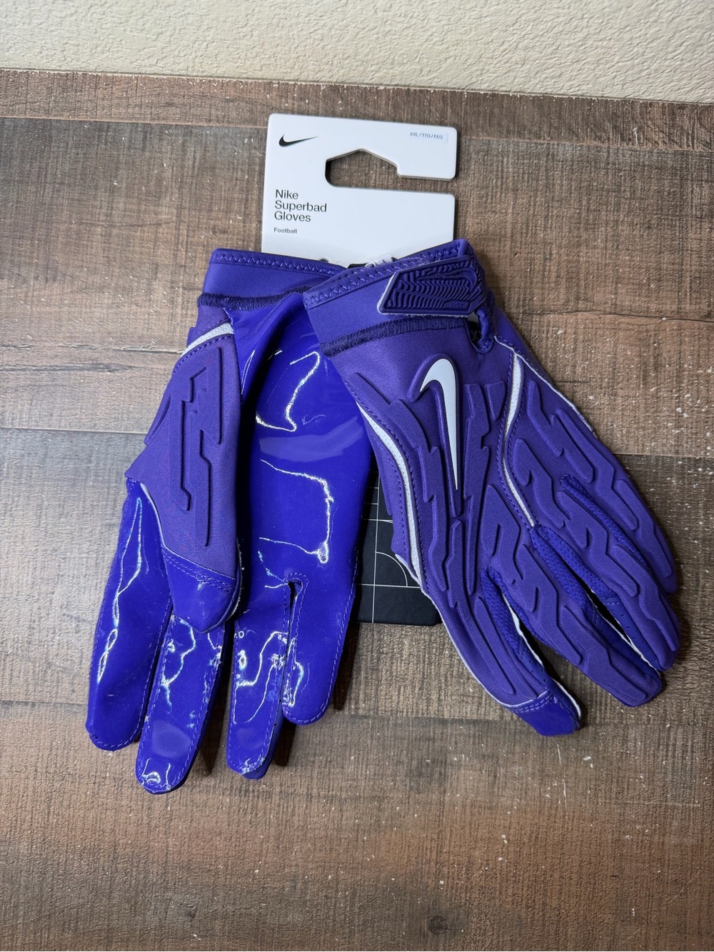 Nike Superbad 7.0 Purple Football Gloves.
- Size 2XL Men.